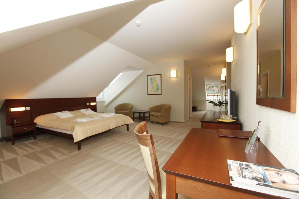 Hotel Sandor Pavillon Piest'any Habitación foto